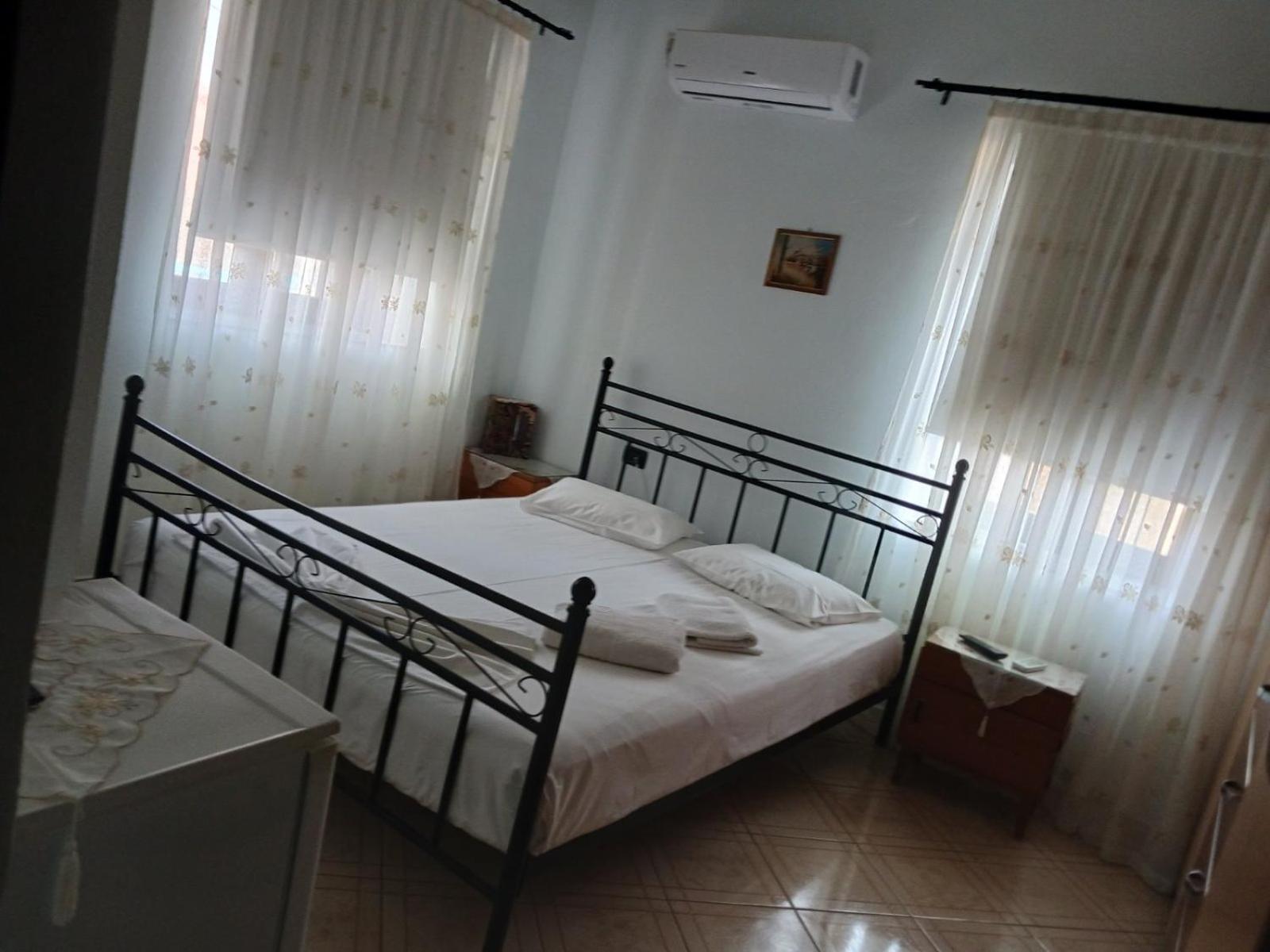 Janis Castle Apartment Himare Buitenkant foto